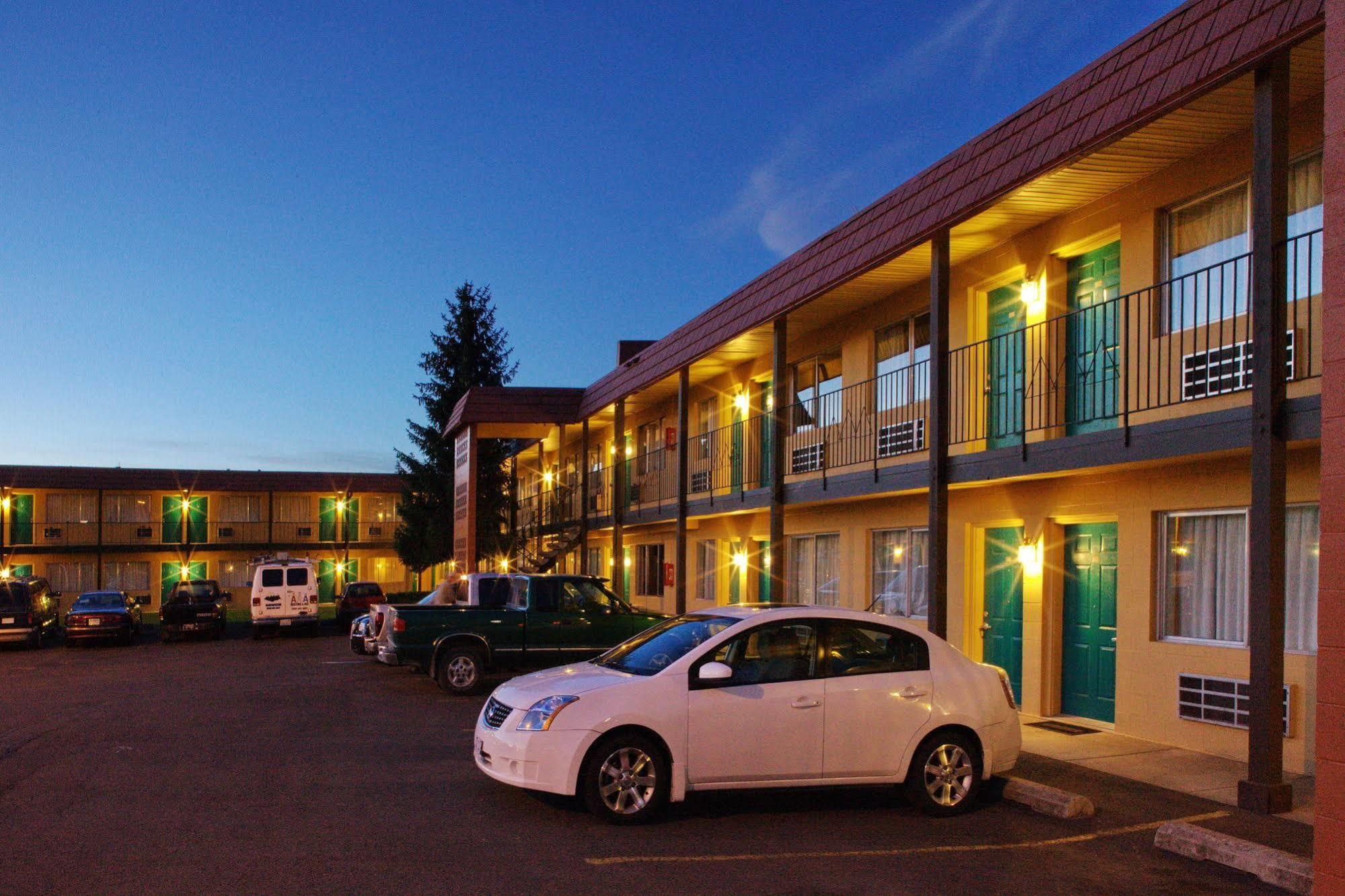 Tiki Lodge Motel Спокейн Екстериор снимка